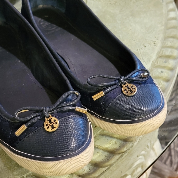 Tory Burch Quilted Leather Logo Flats #127 - Picture 2 of 14